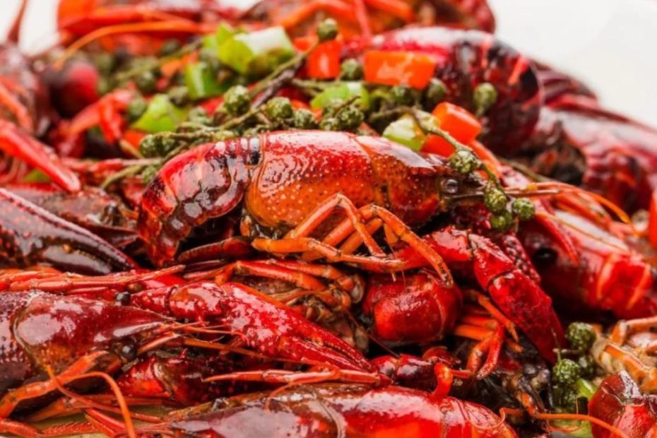 Udang Selingkuh ukuran besar yang dibakar dengan olesan madu dan bumbu rempah kecokelatan yang mengkilap